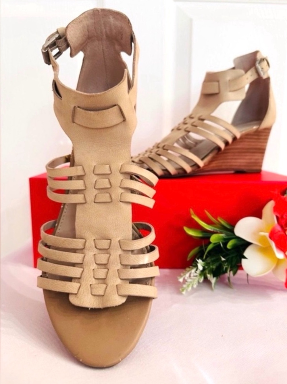 FRANCO SARTO ~ Tan Leather Sandals w/Wood Grain 2.75 Inch Heel size 6.5